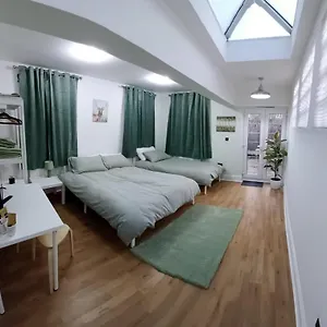 https://bnb-croftons-house.cambridgehotelsuk.com